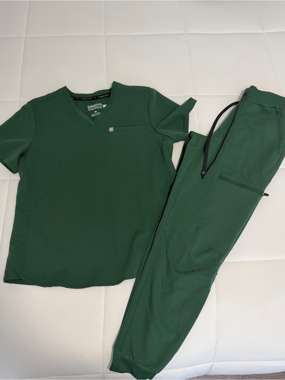 FABLETICS Women’s Scrub Set- Hunter Green. XS scrub top and XXS-Short joggers.